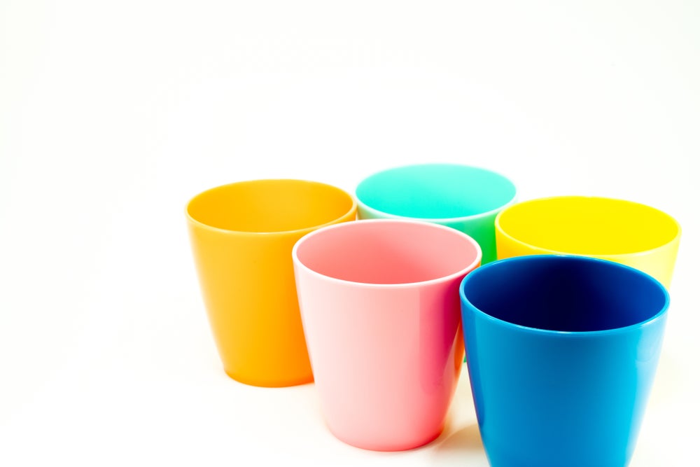 Youngever 7 Sets Plastic Kids Cups with Lids and Straws, 7